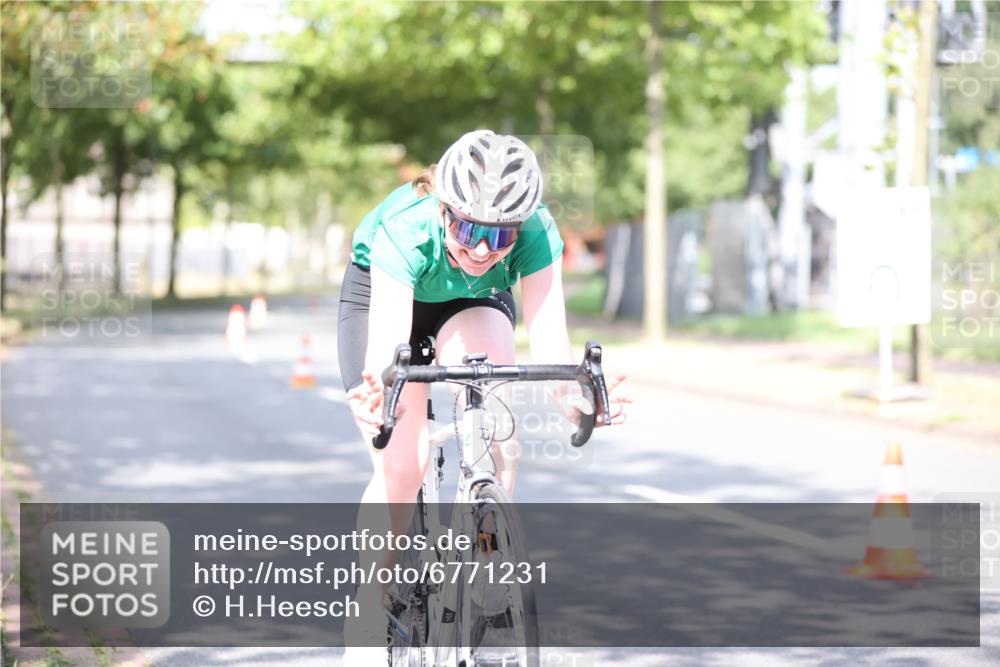 11.08.2024 - GEWOBA Citytriathlon Bremen H.Heesch http://msf.ph/oto/6771231 11.08.2024 10:48:29 Radfahren 14 meine-sportfotos.de