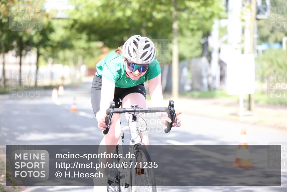 11.08.2024 - GEWOBA Citytriathlon Bremen H.Heesch http://msf.ph/oto/6771235 11.08.2024 10:48:29 Radfahren 14 meine-sportfotos.de