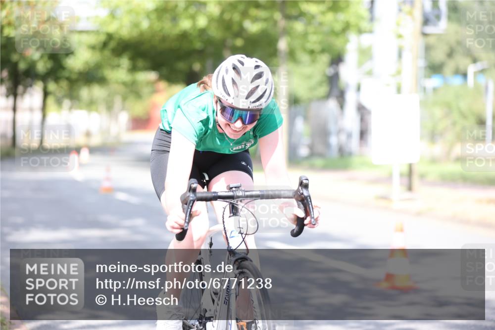 11.08.2024 - GEWOBA Citytriathlon Bremen H.Heesch http://msf.ph/oto/6771238 11.08.2024 10:48:30 Radfahren 14 meine-sportfotos.de