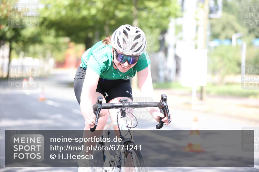 11.08.2024 - GEWOBA Citytriathlon Bremen H.Heesch http://msf.ph/oto/6771241 11.08.2024 10:48:30 Radfahren 14 meine-sportfotos.de