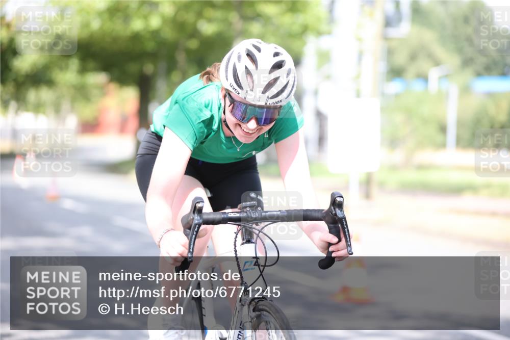 11.08.2024 - GEWOBA Citytriathlon Bremen H.Heesch http://msf.ph/oto/6771245 11.08.2024 10:48:30 Radfahren 14 meine-sportfotos.de