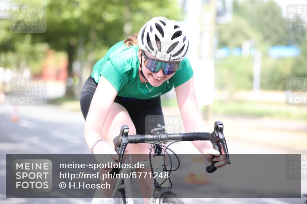 11.08.2024 - GEWOBA Citytriathlon Bremen H.Heesch http://msf.ph/oto/6771248 11.08.2024 10:48:30 Radfahren 14 meine-sportfotos.de