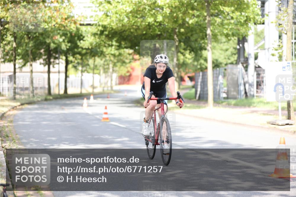11.08.2024 - GEWOBA Citytriathlon Bremen H.Heesch http://msf.ph/oto/6771257 11.08.2024 10:48:48 Radfahren 89 meine-sportfotos.de