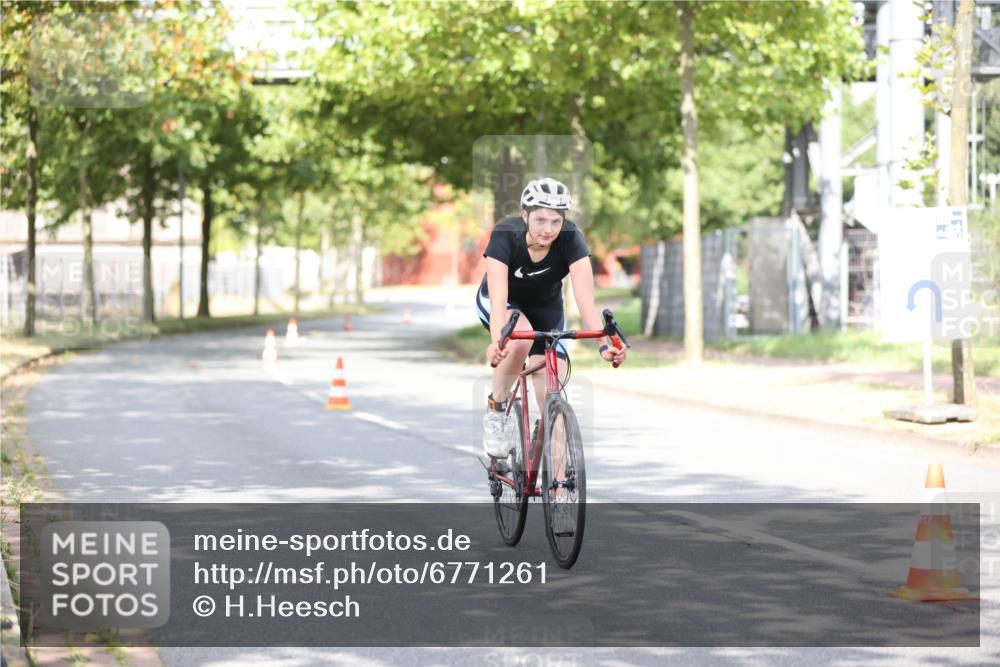 11.08.2024 - GEWOBA Citytriathlon Bremen H.Heesch http://msf.ph/oto/6771261 11.08.2024 10:48:48 Radfahren 89 meine-sportfotos.de