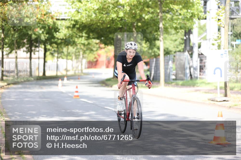 11.08.2024 - GEWOBA Citytriathlon Bremen H.Heesch http://msf.ph/oto/6771265 11.08.2024 10:48:48 Radfahren 89 meine-sportfotos.de