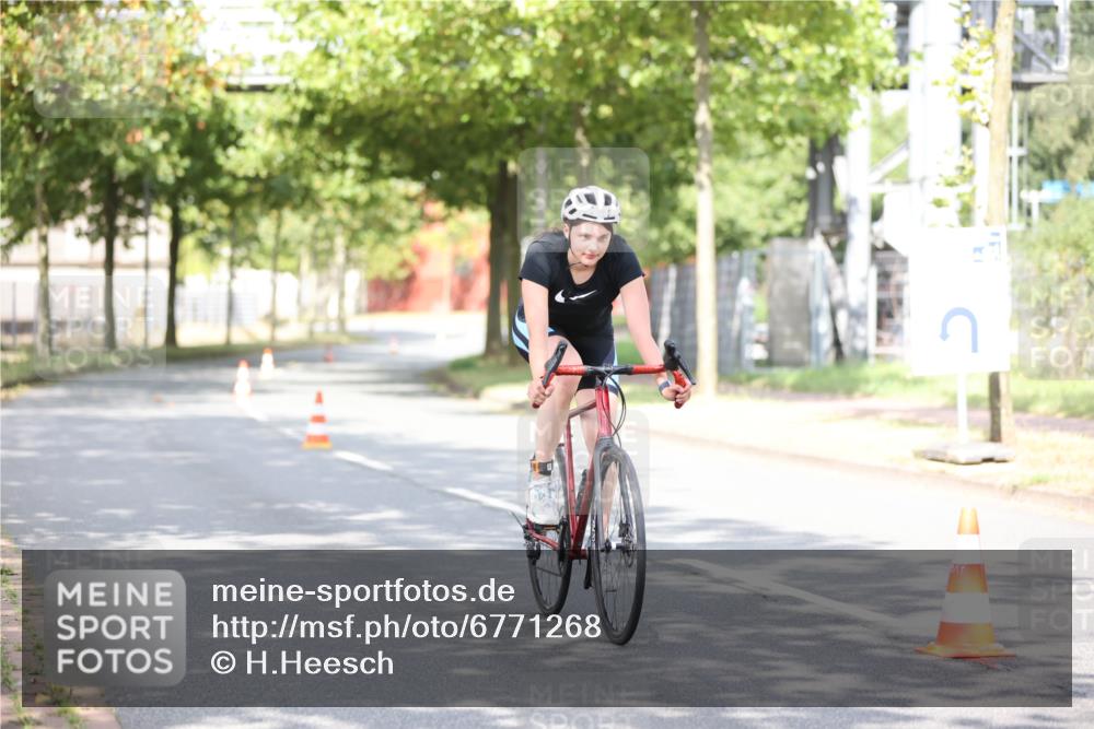 11.08.2024 - GEWOBA Citytriathlon Bremen H.Heesch http://msf.ph/oto/6771268 11.08.2024 10:48:48 Radfahren 89 meine-sportfotos.de
