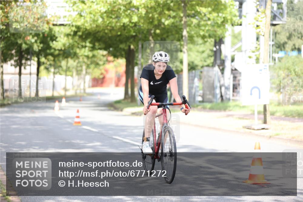 11.08.2024 - GEWOBA Citytriathlon Bremen H.Heesch http://msf.ph/oto/6771272 11.08.2024 10:48:48 Radfahren 89 meine-sportfotos.de