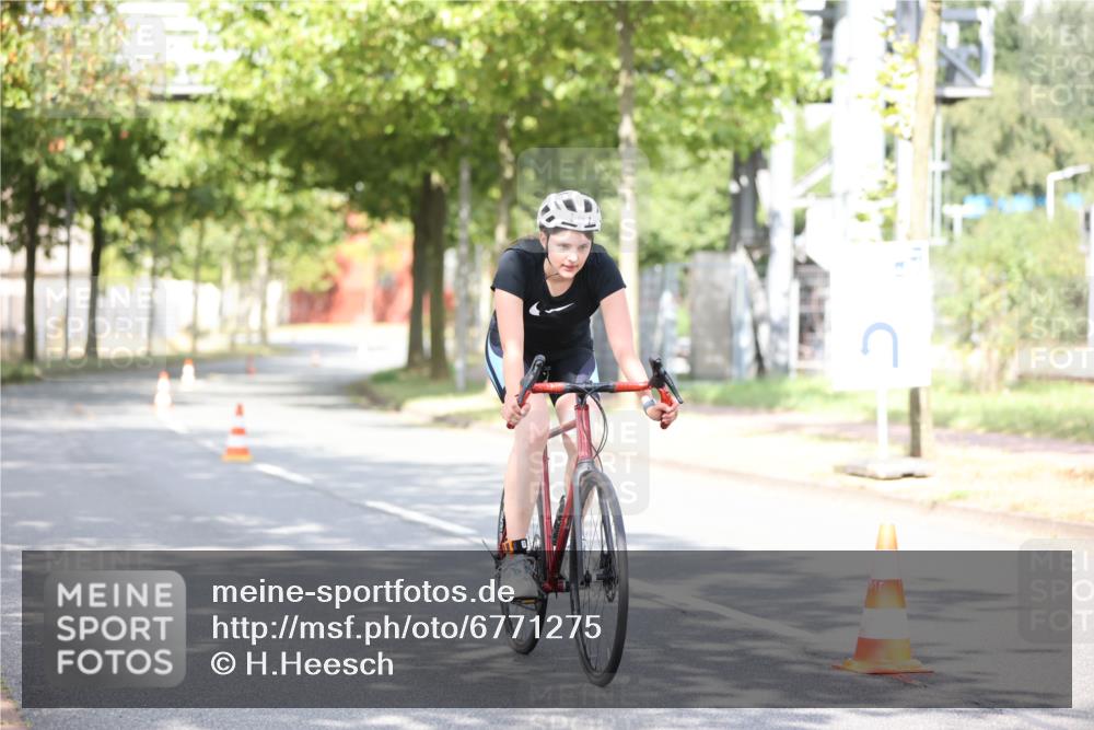 11.08.2024 - GEWOBA Citytriathlon Bremen H.Heesch http://msf.ph/oto/6771275 11.08.2024 10:48:48 Radfahren 89 meine-sportfotos.de