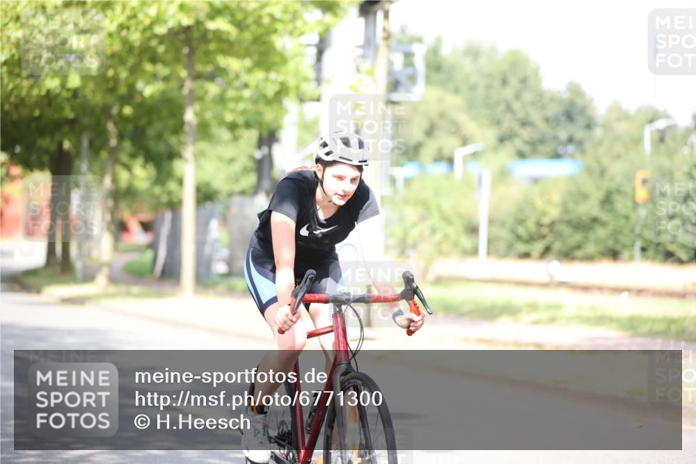 11.08.2024 - GEWOBA Citytriathlon Bremen H.Heesch http://msf.ph/oto/6771300 11.08.2024 10:48:49 Radfahren 89 meine-sportfotos.de