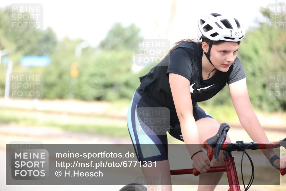 11.08.2024 - GEWOBA Citytriathlon Bremen H.Heesch http://msf.ph/oto/6771331 11.08.2024 10:48:49 Radfahren 89 meine-sportfotos.de
