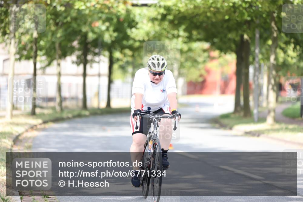 11.08.2024 - GEWOBA Citytriathlon Bremen H.Heesch http://msf.ph/oto/6771334 11.08.2024 10:49:12 Radfahren 83 meine-sportfotos.de