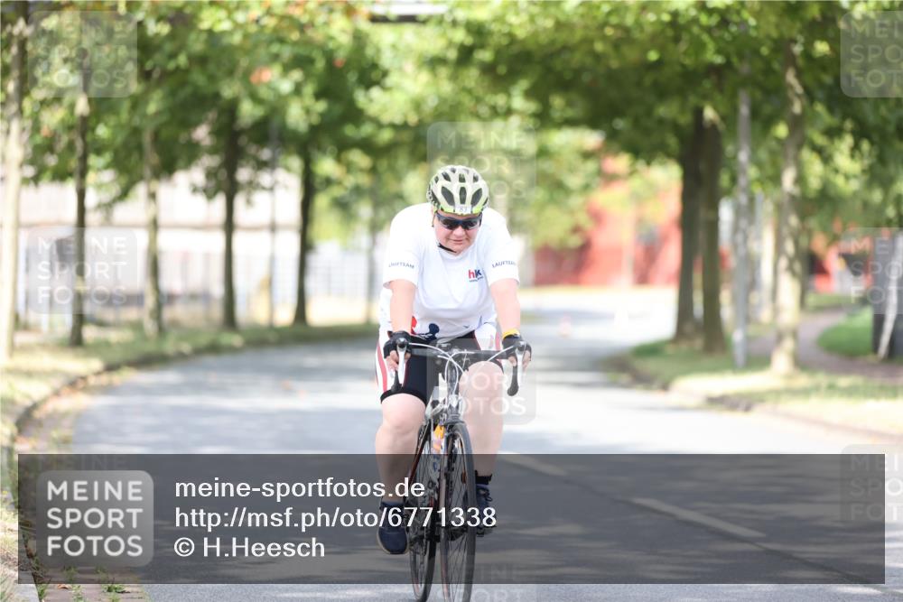 11.08.2024 - GEWOBA Citytriathlon Bremen H.Heesch http://msf.ph/oto/6771338 11.08.2024 10:49:12 Radfahren 83 meine-sportfotos.de