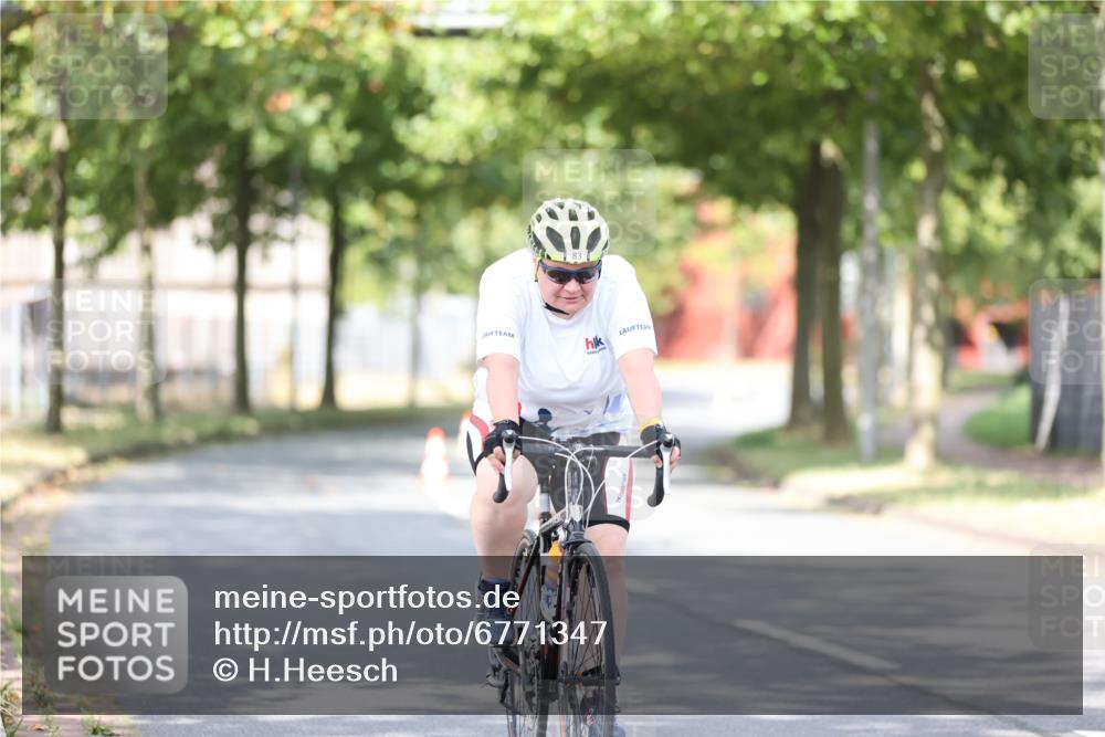 11.08.2024 - GEWOBA Citytriathlon Bremen H.Heesch http://msf.ph/oto/6771347 11.08.2024 10:49:12 Radfahren 83 meine-sportfotos.de