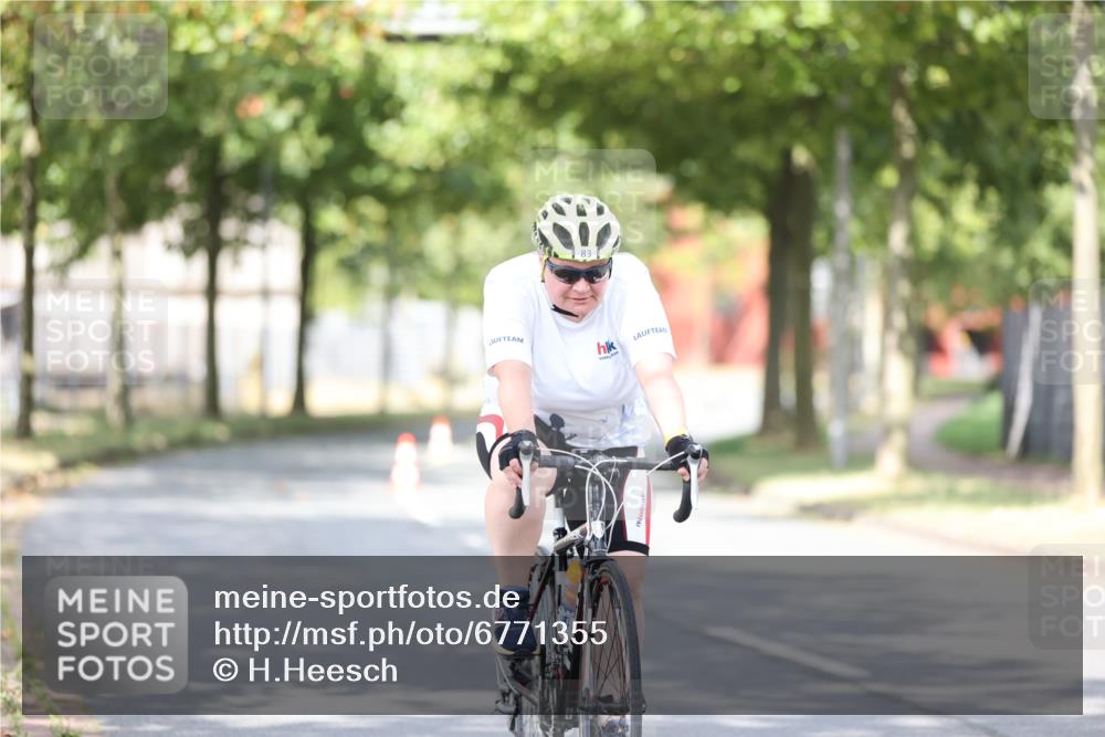 11.08.2024 - GEWOBA Citytriathlon Bremen H.Heesch http://msf.ph/oto/6771355 11.08.2024 10:49:12 Radfahren 83 meine-sportfotos.de