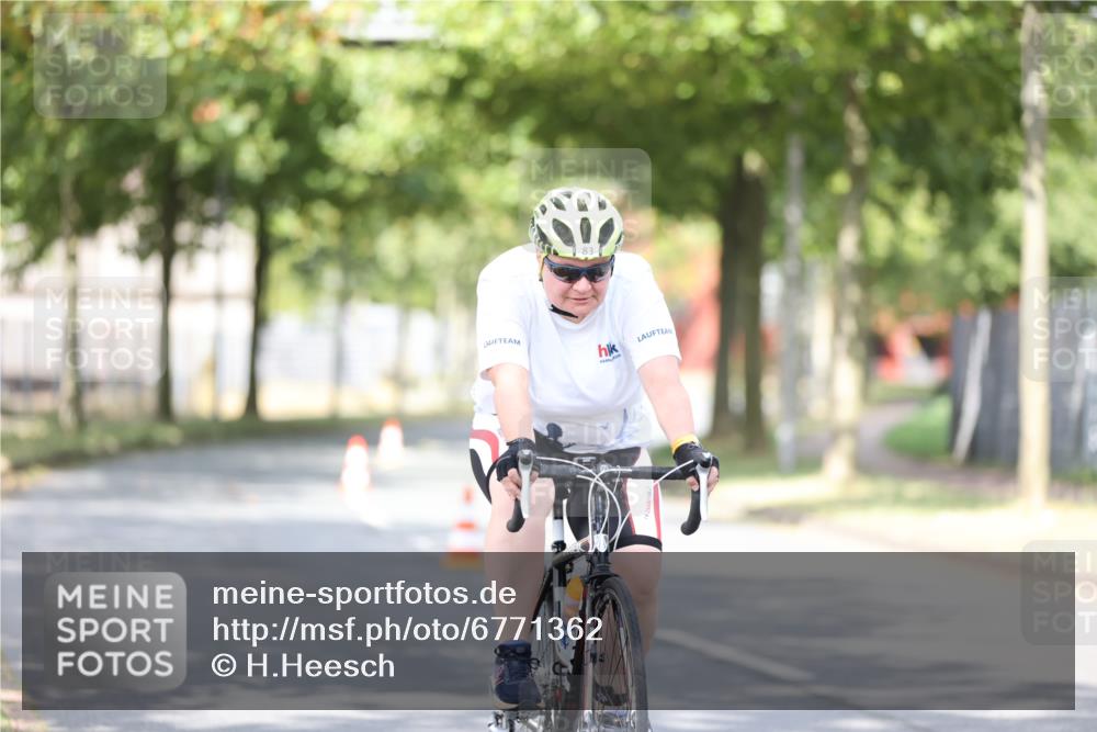11.08.2024 - GEWOBA Citytriathlon Bremen H.Heesch http://msf.ph/oto/6771362 11.08.2024 10:49:12 Radfahren 83 meine-sportfotos.de