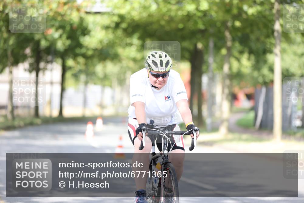 11.08.2024 - GEWOBA Citytriathlon Bremen H.Heesch http://msf.ph/oto/6771365 11.08.2024 10:49:12 Radfahren 83 meine-sportfotos.de