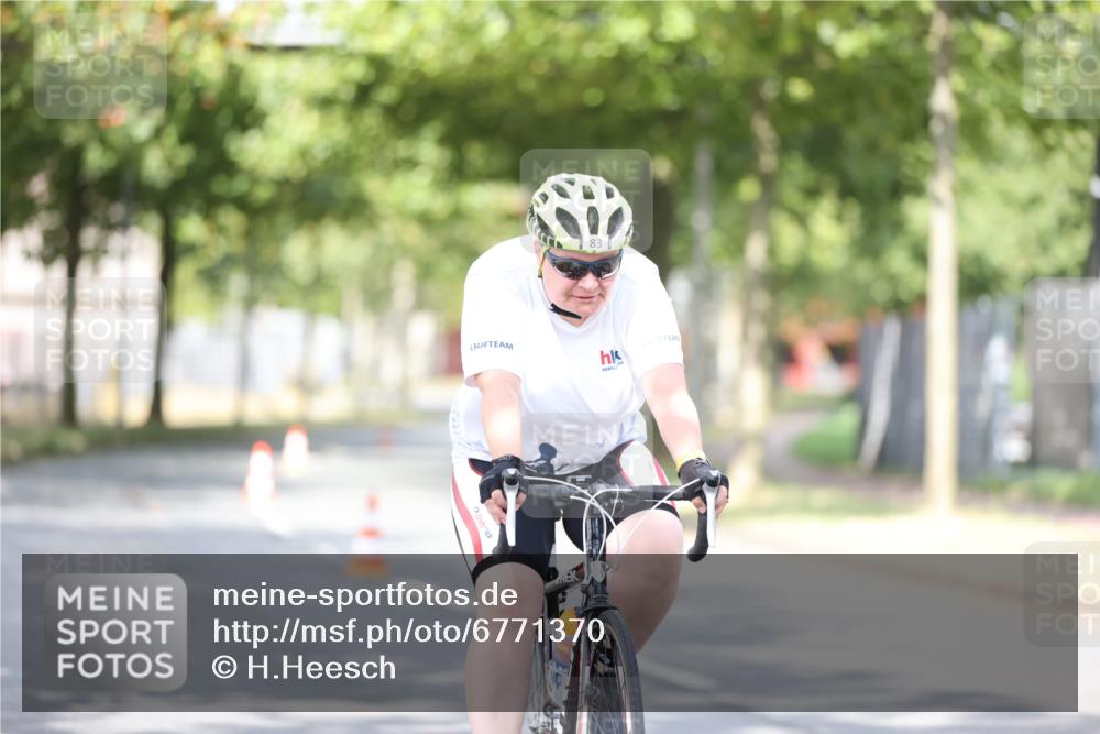 11.08.2024 - GEWOBA Citytriathlon Bremen H.Heesch http://msf.ph/oto/6771370 11.08.2024 10:49:13 Radfahren 83 meine-sportfotos.de