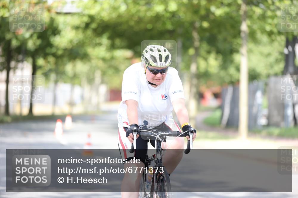 11.08.2024 - GEWOBA Citytriathlon Bremen H.Heesch http://msf.ph/oto/6771373 11.08.2024 10:49:13 Radfahren 83 meine-sportfotos.de