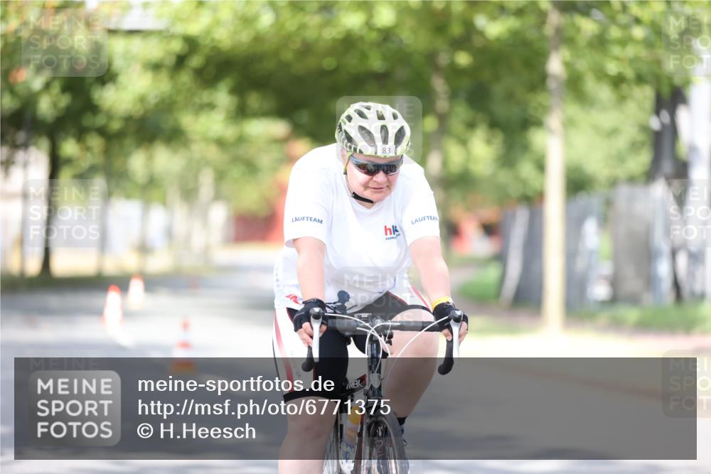 11.08.2024 - GEWOBA Citytriathlon Bremen H.Heesch http://msf.ph/oto/6771375 11.08.2024 10:49:13 Radfahren 83 meine-sportfotos.de