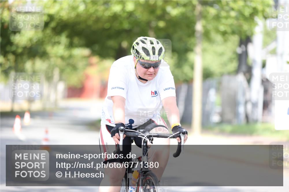 11.08.2024 - GEWOBA Citytriathlon Bremen H.Heesch http://msf.ph/oto/6771380 11.08.2024 10:49:13 Radfahren 83 meine-sportfotos.de
