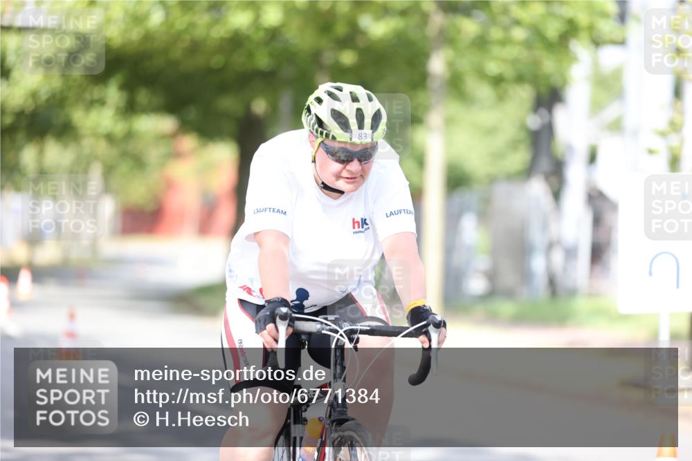 11.08.2024 - GEWOBA Citytriathlon Bremen H.Heesch http://msf.ph/oto/6771384 11.08.2024 10:49:13 Radfahren 83 meine-sportfotos.de