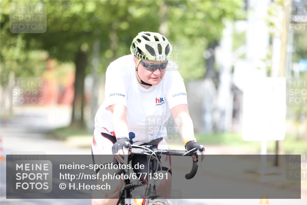 11.08.2024 - GEWOBA Citytriathlon Bremen H.Heesch http://msf.ph/oto/6771391 11.08.2024 10:49:13 Radfahren 83 meine-sportfotos.de