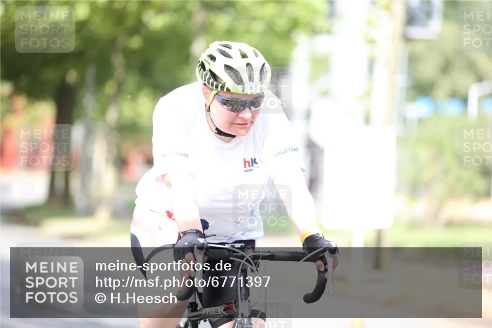11.08.2024 - GEWOBA Citytriathlon Bremen H.Heesch http://msf.ph/oto/6771397 11.08.2024 10:49:13 Radfahren 83 meine-sportfotos.de