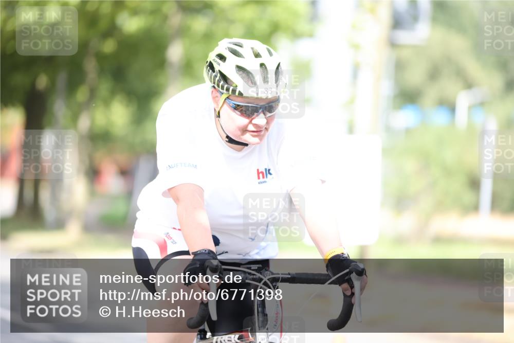 11.08.2024 - GEWOBA Citytriathlon Bremen H.Heesch http://msf.ph/oto/6771398 11.08.2024 10:49:13 Radfahren 83 meine-sportfotos.de