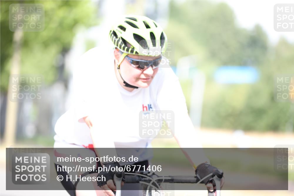 11.08.2024 - GEWOBA Citytriathlon Bremen H.Heesch http://msf.ph/oto/6771406 11.08.2024 10:49:13 Radfahren 83 meine-sportfotos.de