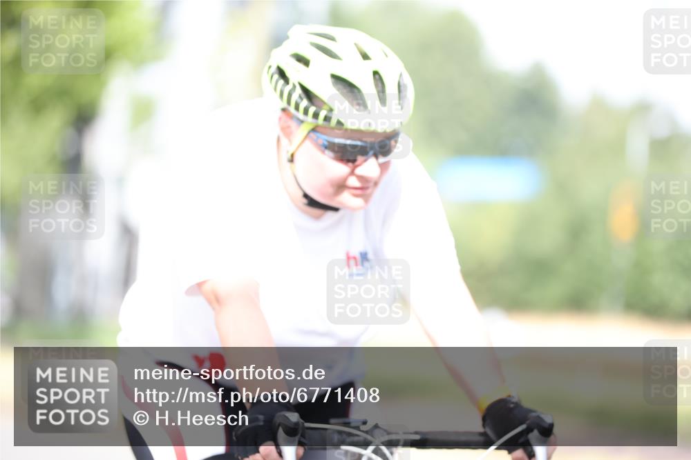 11.08.2024 - GEWOBA Citytriathlon Bremen H.Heesch http://msf.ph/oto/6771408 11.08.2024 10:49:13 Radfahren 83 meine-sportfotos.de