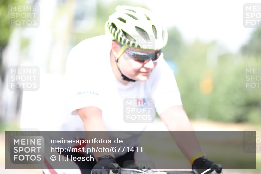 11.08.2024 - GEWOBA Citytriathlon Bremen H.Heesch http://msf.ph/oto/6771411 11.08.2024 10:49:13 Radfahren 83 meine-sportfotos.de