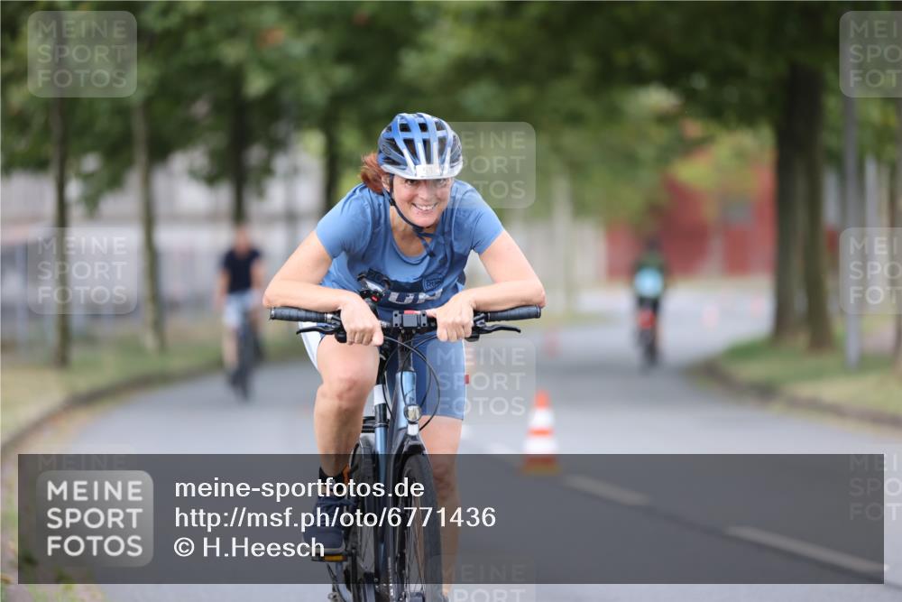 11.08.2024 - GEWOBA Citytriathlon Bremen H.Heesch http://msf.ph/oto/6771436 11.08.2024 10:50:16 Radfahren 53 meine-sportfotos.de