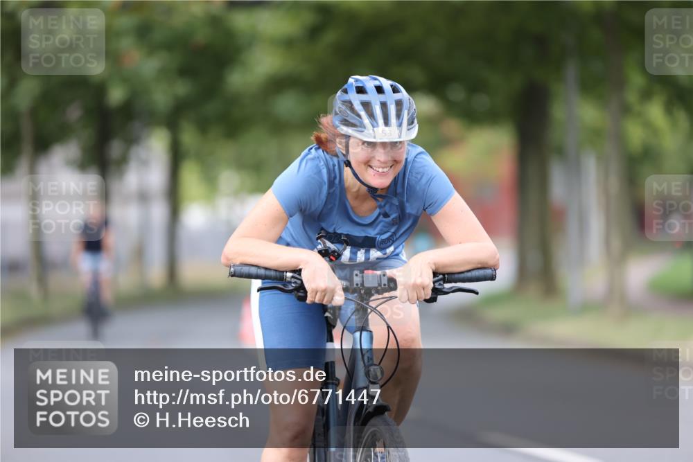 11.08.2024 - GEWOBA Citytriathlon Bremen H.Heesch http://msf.ph/oto/6771447 11.08.2024 10:50:17 Radfahren 53 meine-sportfotos.de
