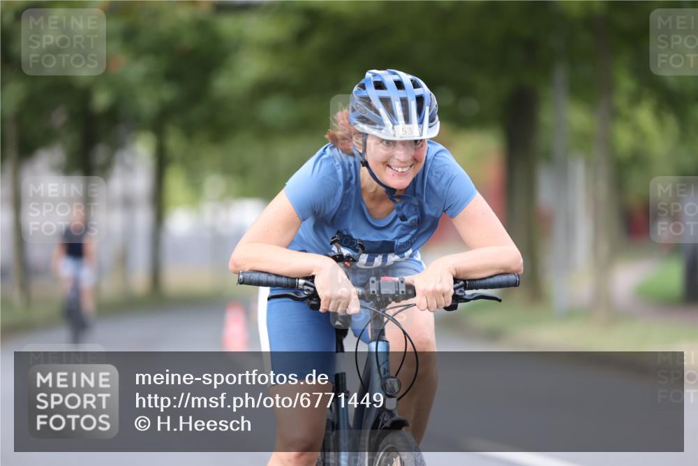 11.08.2024 - GEWOBA Citytriathlon Bremen H.Heesch http://msf.ph/oto/6771449 11.08.2024 10:50:17 Radfahren 53 meine-sportfotos.de