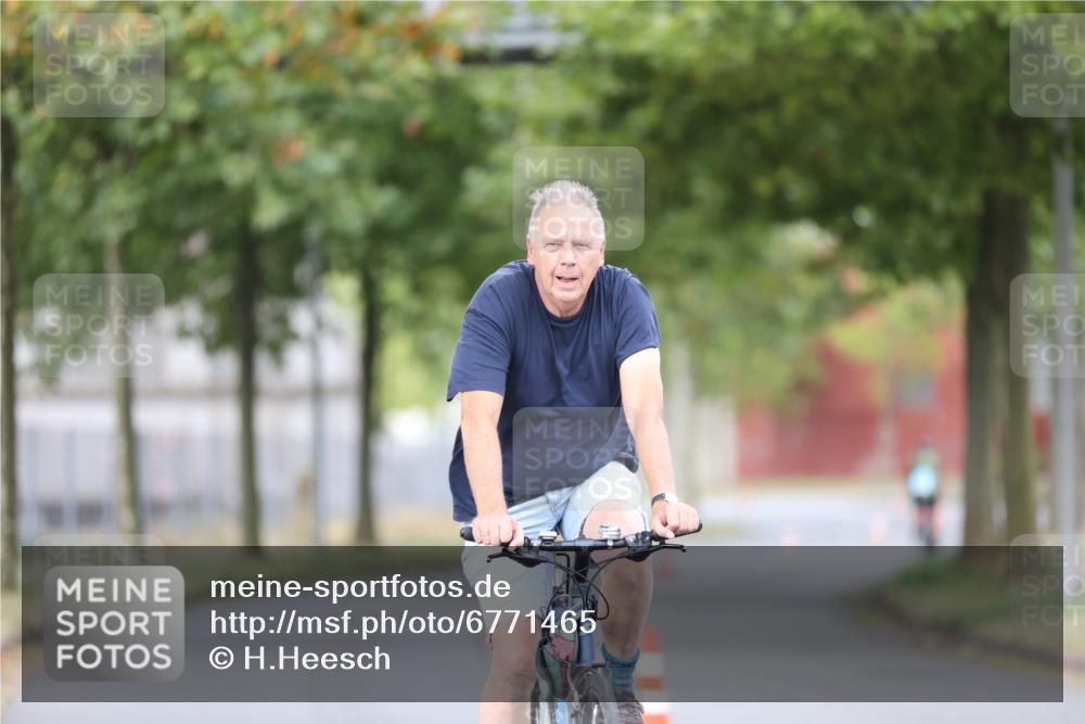 11.08.2024 - GEWOBA Citytriathlon Bremen H.Heesch http://msf.ph/oto/6771465 11.08.2024 10:50:21 Radfahren 53 meine-sportfotos.de