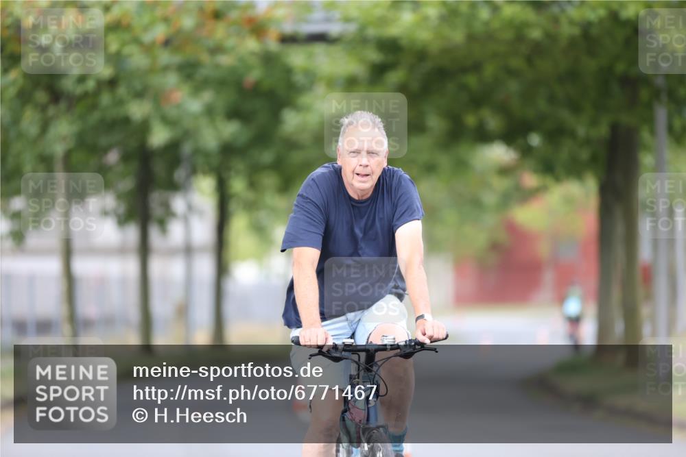11.08.2024 - GEWOBA Citytriathlon Bremen H.Heesch http://msf.ph/oto/6771467 11.08.2024 10:50:21 Radfahren 53 meine-sportfotos.de