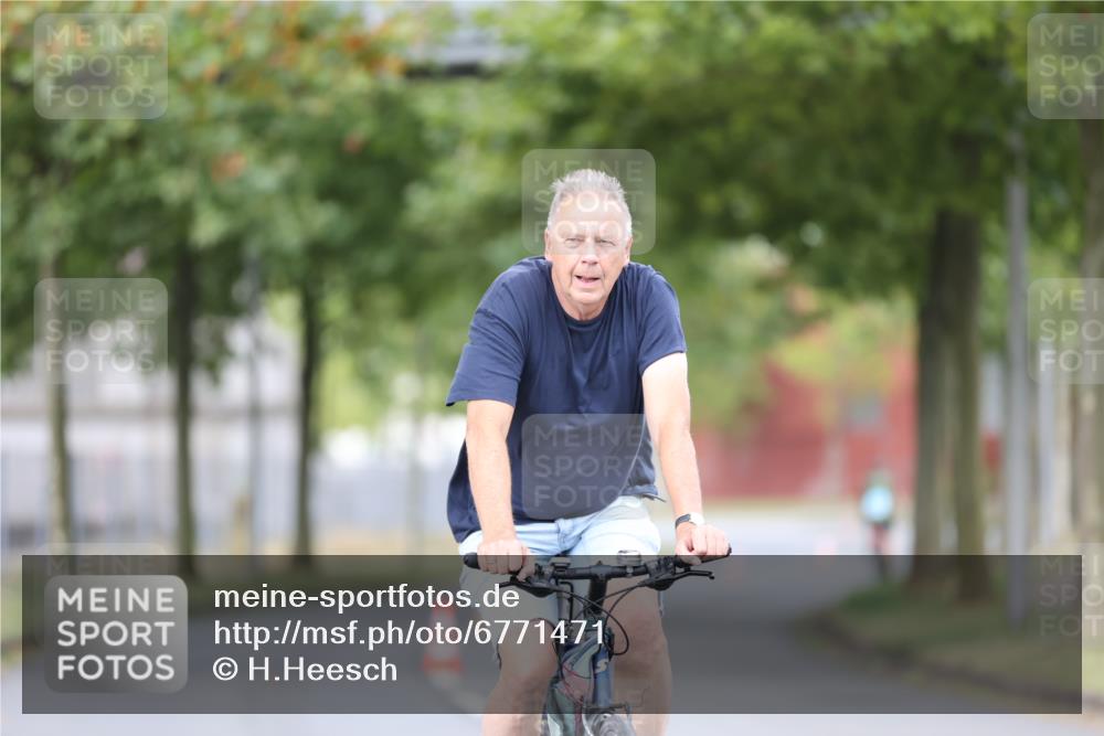 11.08.2024 - GEWOBA Citytriathlon Bremen H.Heesch http://msf.ph/oto/6771471 11.08.2024 10:50:21 Radfahren 53 meine-sportfotos.de