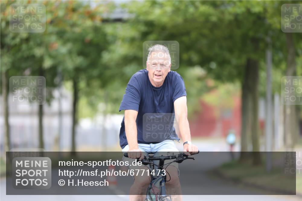 11.08.2024 - GEWOBA Citytriathlon Bremen H.Heesch http://msf.ph/oto/6771473 11.08.2024 10:50:21 Radfahren 53 meine-sportfotos.de