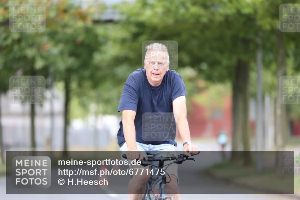 11.08.2024 - GEWOBA Citytriathlon Bremen H.Heesch http://msf.ph/oto/6771475 11.08.2024 10:50:21 Radfahren 53 meine-sportfotos.de