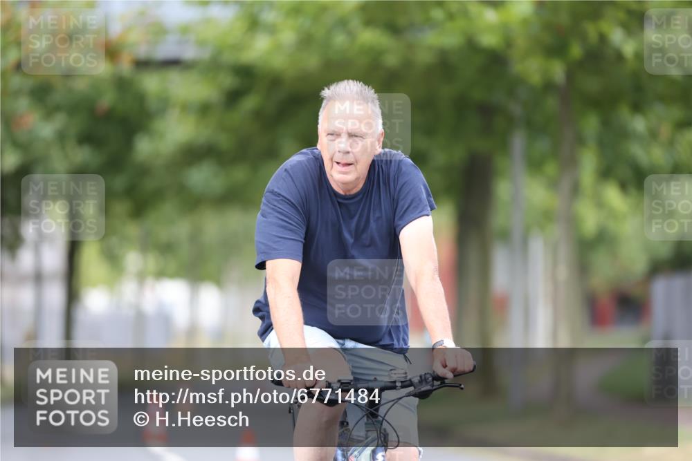 11.08.2024 - GEWOBA Citytriathlon Bremen H.Heesch http://msf.ph/oto/6771484 11.08.2024 10:50:21 Radfahren 53 meine-sportfotos.de