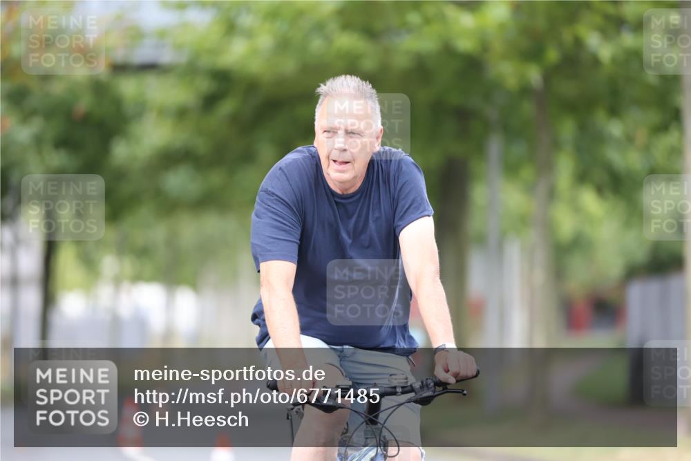 11.08.2024 - GEWOBA Citytriathlon Bremen H.Heesch http://msf.ph/oto/6771485 11.08.2024 10:50:21 Radfahren 53 meine-sportfotos.de