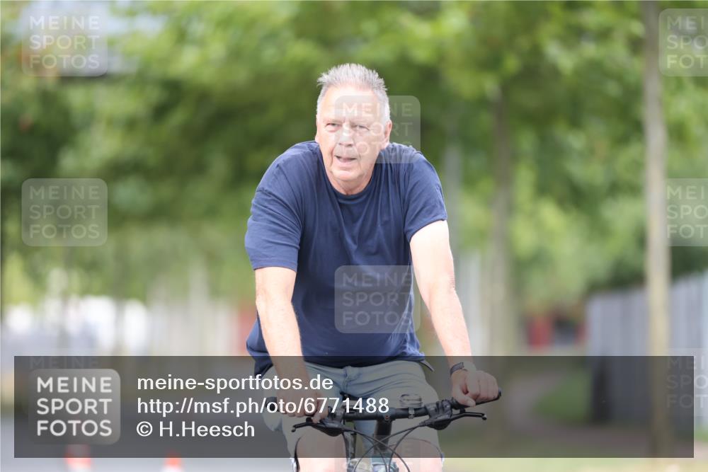 11.08.2024 - GEWOBA Citytriathlon Bremen H.Heesch http://msf.ph/oto/6771488 11.08.2024 10:50:21 Radfahren 53 meine-sportfotos.de