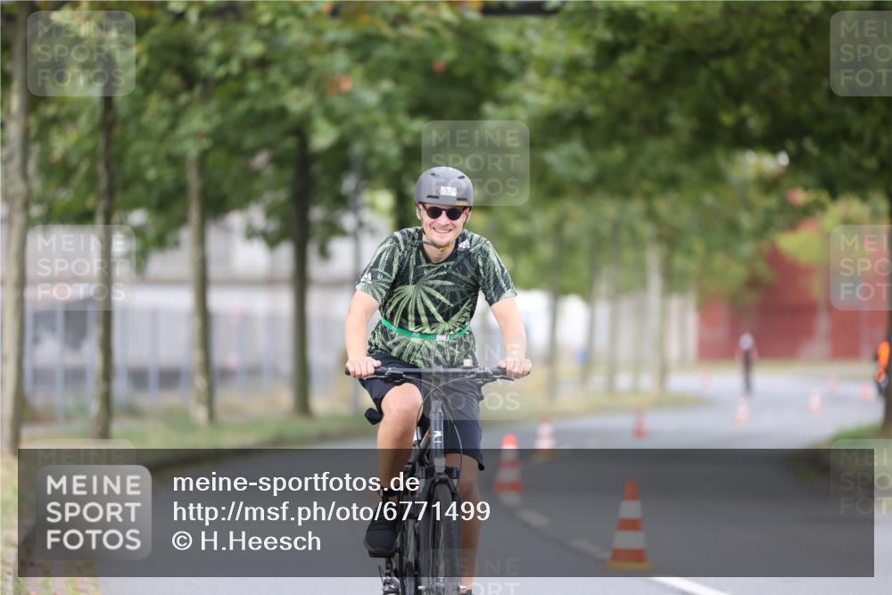 11.08.2024 - GEWOBA Citytriathlon Bremen H.Heesch http://msf.ph/oto/6771499 11.08.2024 10:51:07 Radfahren 90 meine-sportfotos.de