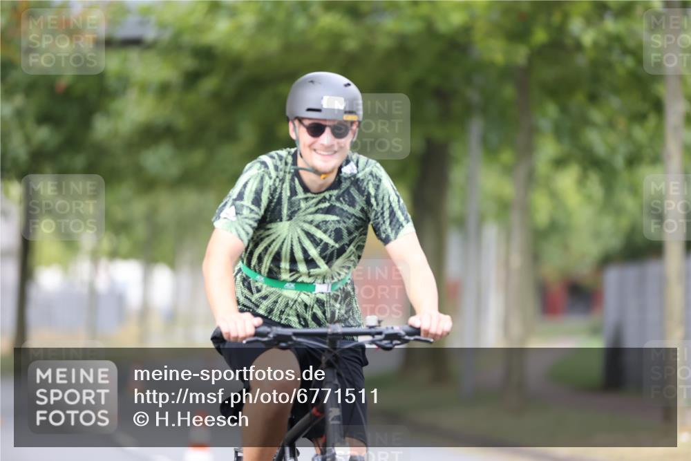 11.08.2024 - GEWOBA Citytriathlon Bremen H.Heesch http://msf.ph/oto/6771511 11.08.2024 10:51:07 Radfahren 90 meine-sportfotos.de