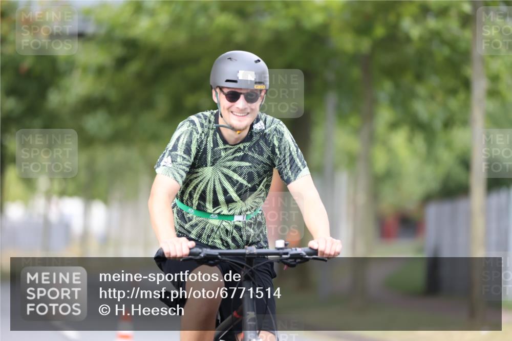 11.08.2024 - GEWOBA Citytriathlon Bremen H.Heesch http://msf.ph/oto/6771514 11.08.2024 10:51:08 Radfahren 90 meine-sportfotos.de