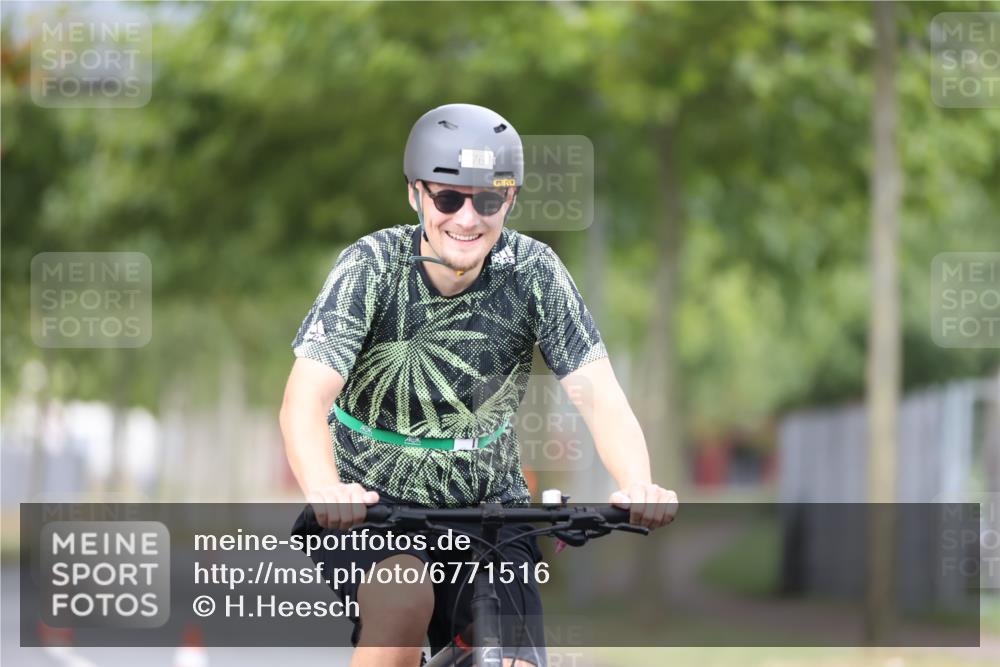 11.08.2024 - GEWOBA Citytriathlon Bremen H.Heesch http://msf.ph/oto/6771516 11.08.2024 10:51:08 Radfahren 90 meine-sportfotos.de