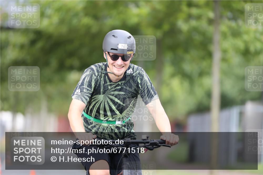 11.08.2024 - GEWOBA Citytriathlon Bremen H.Heesch http://msf.ph/oto/6771518 11.08.2024 10:51:08 Radfahren 90 meine-sportfotos.de