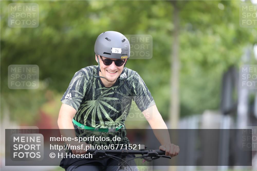 11.08.2024 - GEWOBA Citytriathlon Bremen H.Heesch http://msf.ph/oto/6771521 11.08.2024 10:51:08 Radfahren 90 meine-sportfotos.de