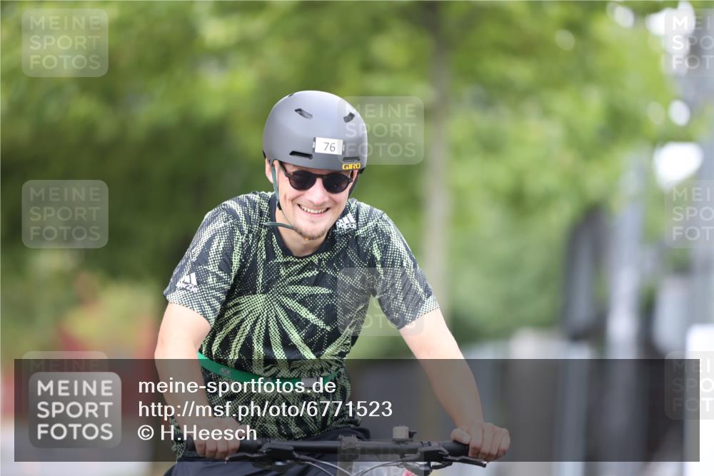 11.08.2024 - GEWOBA Citytriathlon Bremen H.Heesch http://msf.ph/oto/6771523 11.08.2024 10:51:08 Radfahren 90 meine-sportfotos.de