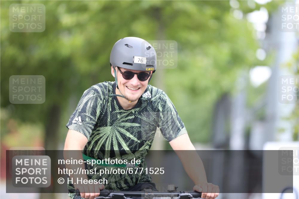11.08.2024 - GEWOBA Citytriathlon Bremen H.Heesch http://msf.ph/oto/6771525 11.08.2024 10:51:08 Radfahren 90 meine-sportfotos.de